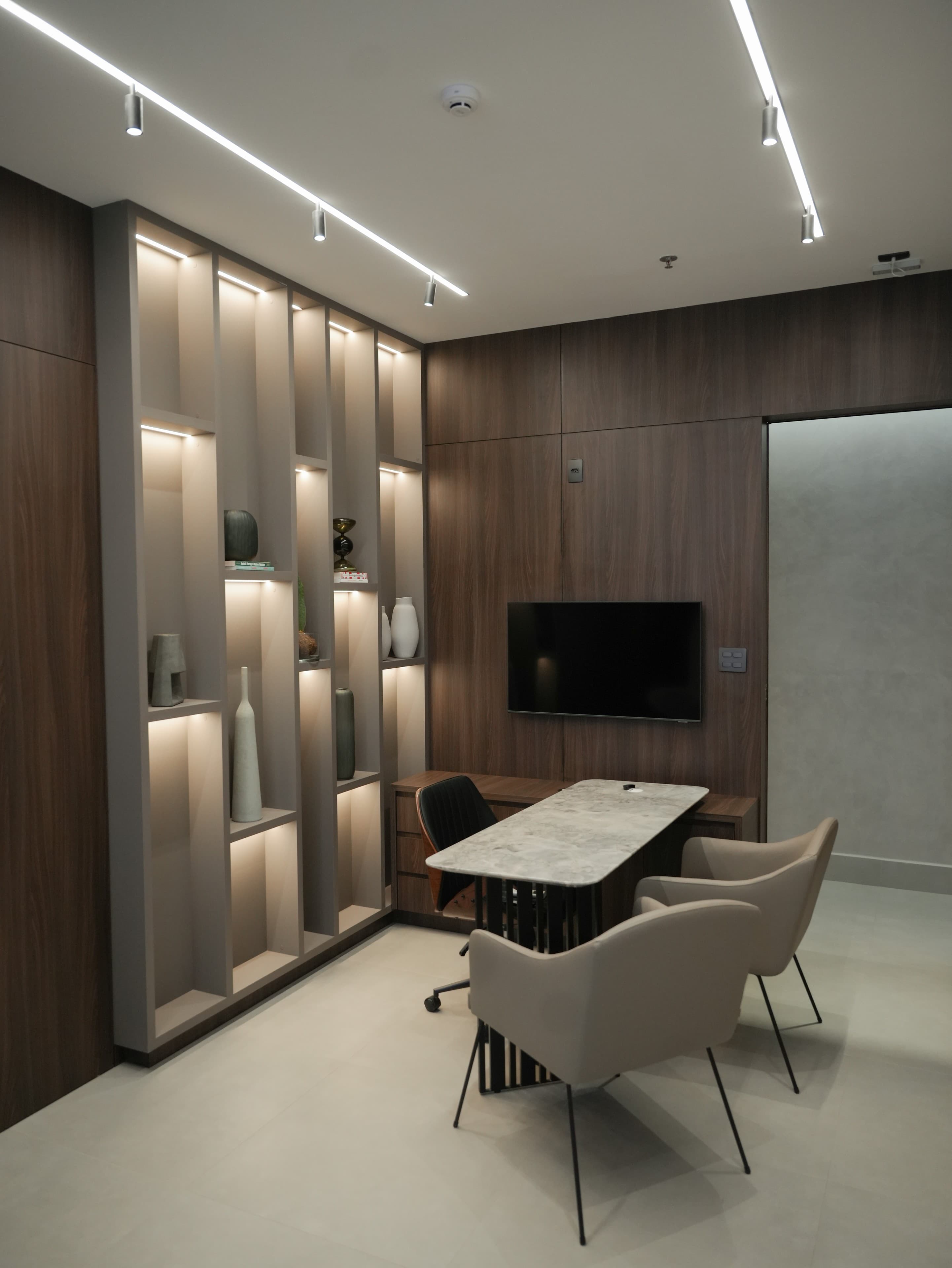 Sala de atendimento do consultório do Dr. Cristiano Cruz em Uberlândia